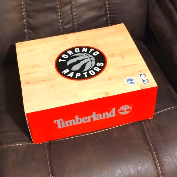 Brand New..Men's exotic Toronto raptors NBA, timberlands size 11 - Picture 13 of 15